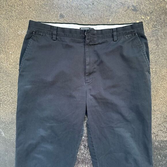 Dockers Men’s D3 Easy Khaki Size 36x30.5 Cotton Blend Flat Front Preppy Style - Picture 2 of 10